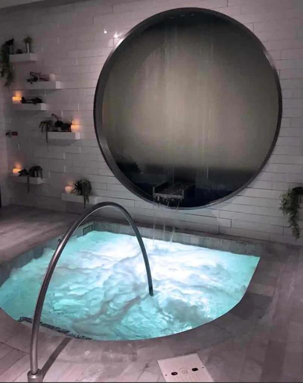 Gorgeous Suite Vdara 22nd FLR - POOL View - FREE Valet