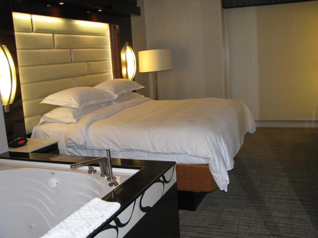 Suites at Elara Las Vegas Center Strip-No Resort Fees