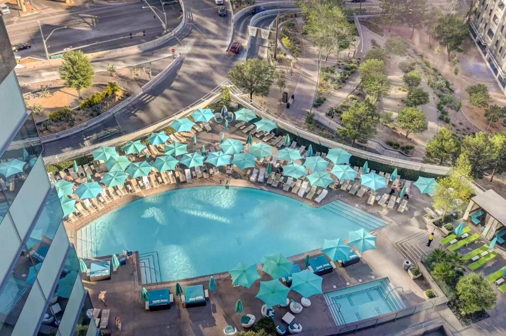 Luxurious Vdara High Rise Room, City Skyline Views, King Bed, Free Valet - Image 4