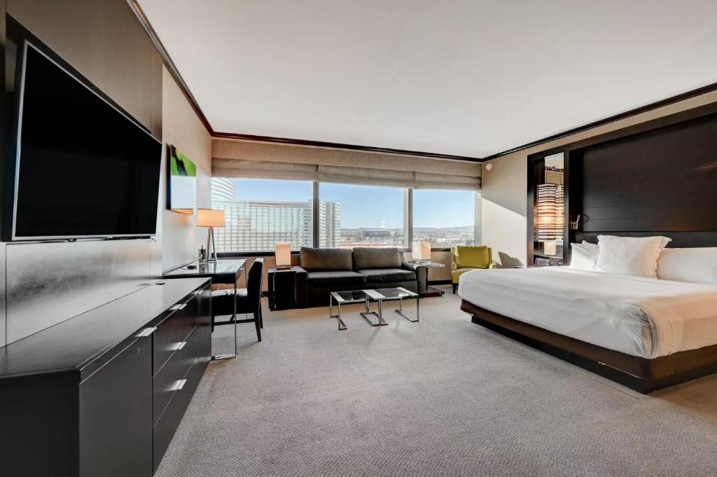 Luxurious Vdara High Rise Room, City Skyline Views, King Bed, Free Valet