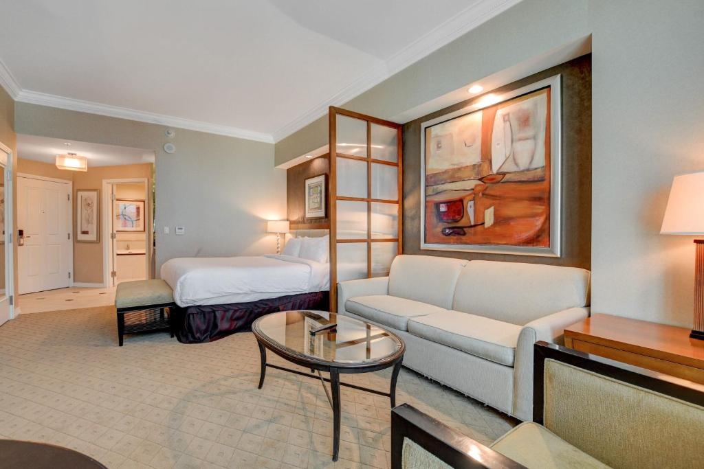 The Fantasy Suite MGM Signature POOL VIEW - Image 7