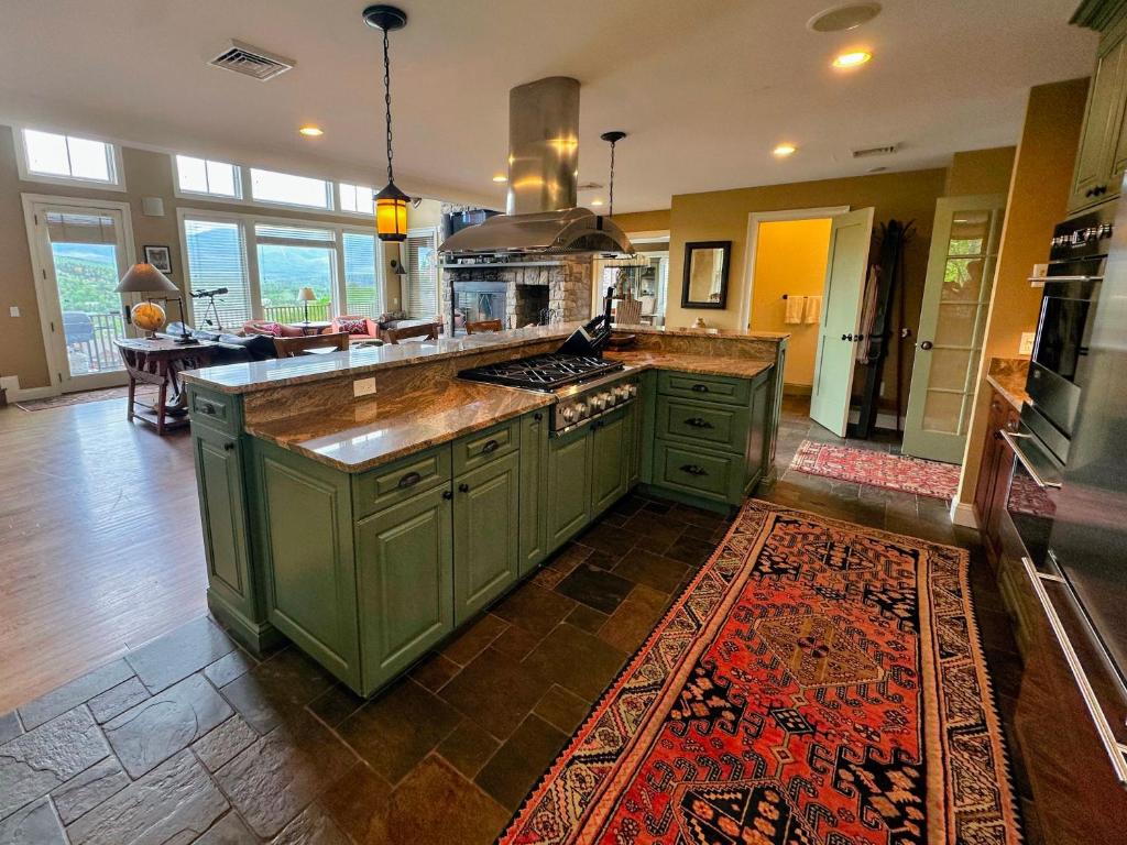 Presidential View Ski-in Ski-out Townhome with Amazing Views - Image 4