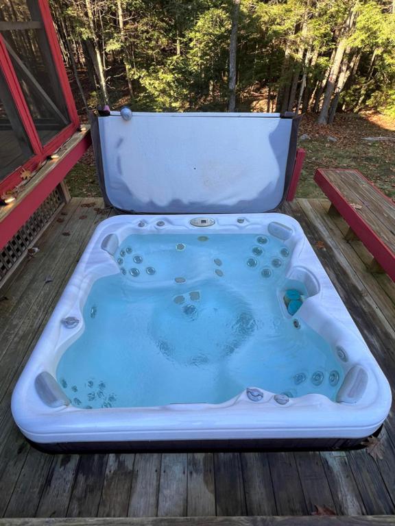 Big Red Cottage near Sunapee and New London