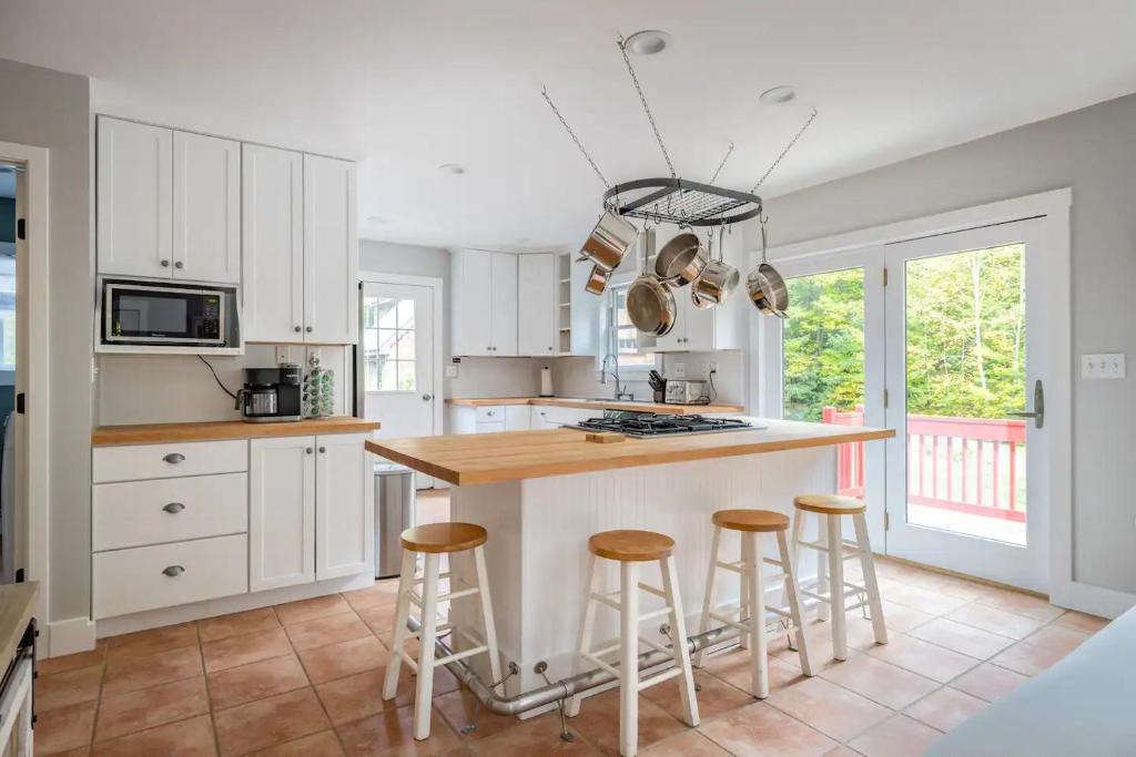 Big Red Cottage near Sunapee and New London - Image 4