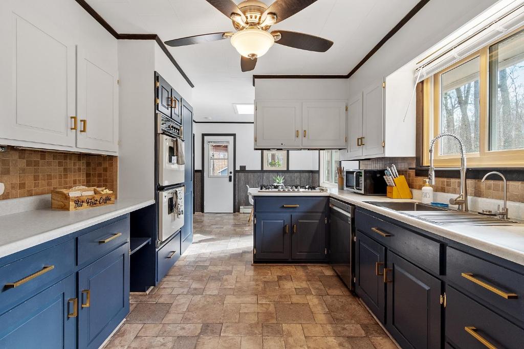 NEW! Woodland Retreat - Hot tub Game Room Firepit - Image 5