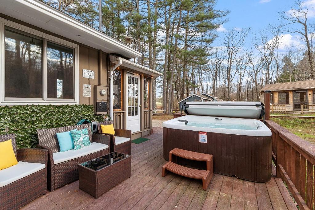 Hot Tub (Jacuzzi) - Photo 3