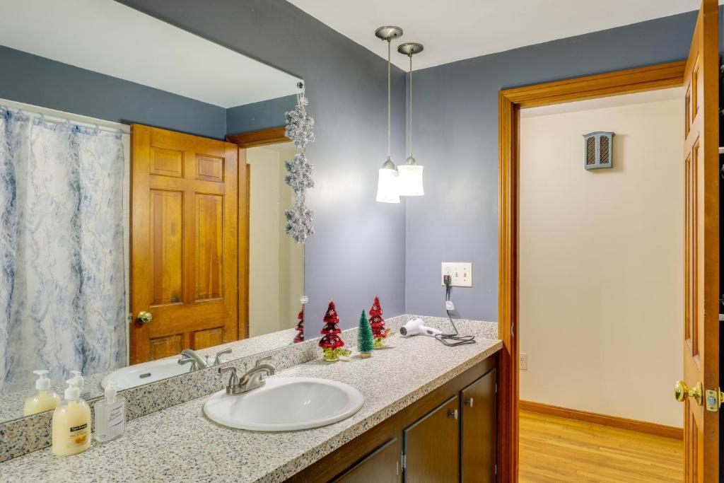 Peek-a-Boo Lake Views and Yard Windham Home - Image 8