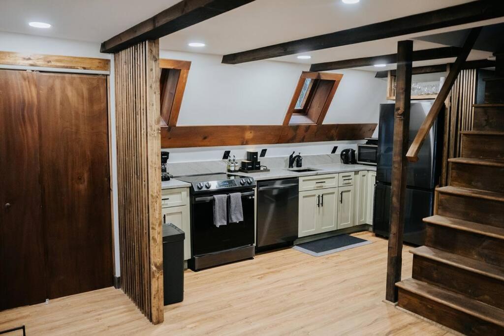 NEW! Cozy & Modern A-Frame in the woods w/HOT TUB - Image 8