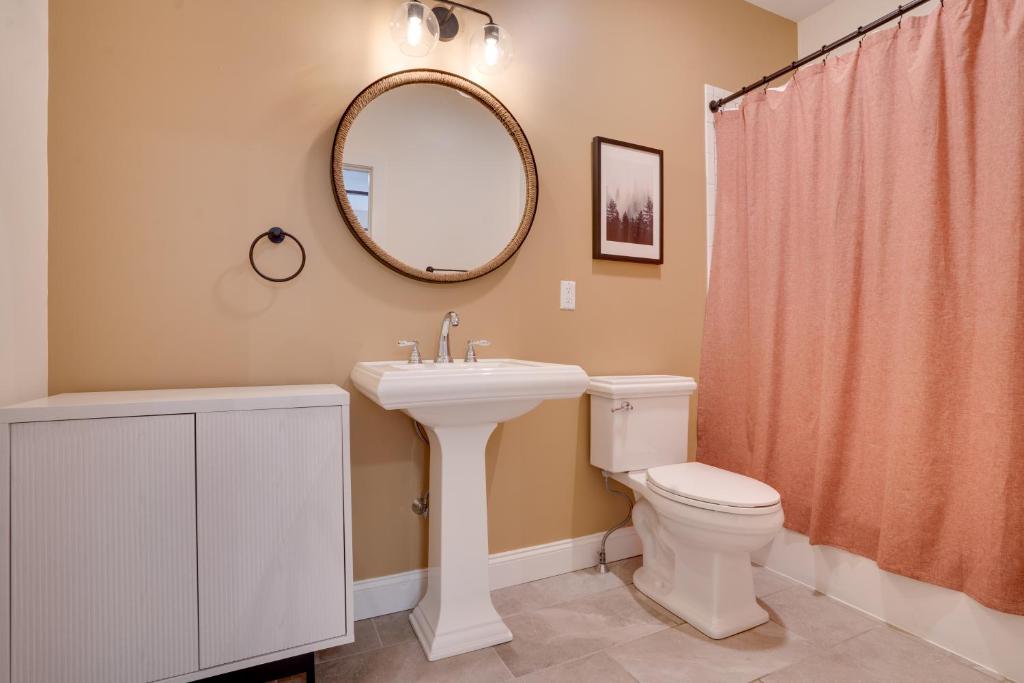 '"Luxury Mountain Getaway'" Sauna, Hot Tub, Massage Chair, Pool Table