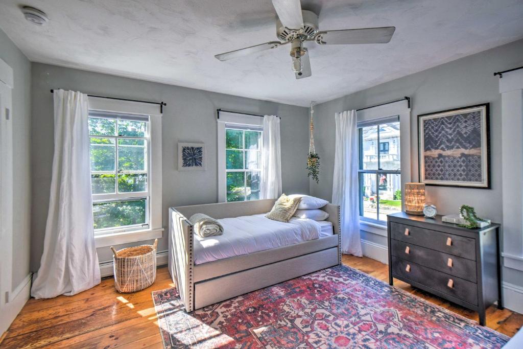 Hot Tub and Walk to Lakeside Dining Meredith Home! - Image 7