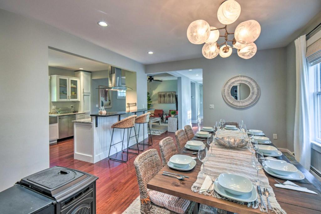 Hot Tub and Walk to Lakeside Dining Meredith Home! - Image 4