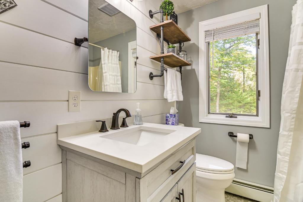 Hike, Leaf-Peep, Ski Hideaway with Private Hot Tub! - Image 8