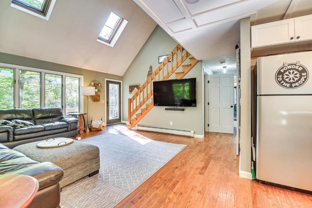 Hike, Leaf-Peep, Ski Hideaway with Private Hot Tub! - Image 5