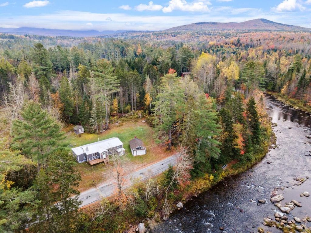 Riverfront Retreat in the White Mountains - 3BR Cozy Escape Near Ski & Hike - Image 6