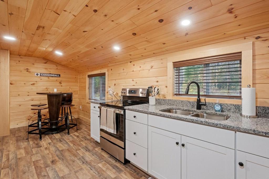 Riverfront Retreat in the White Mountains - 3BR Cozy Escape Near Ski & Hike - Image 4