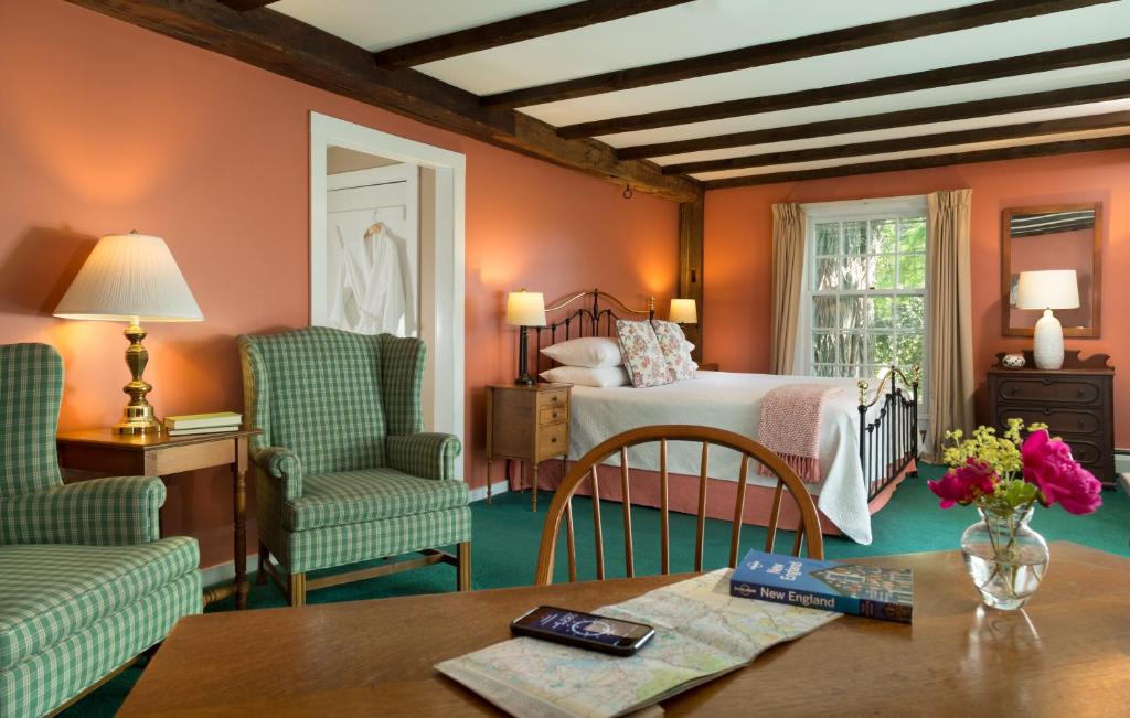 Chesterfield Inn - Image 7