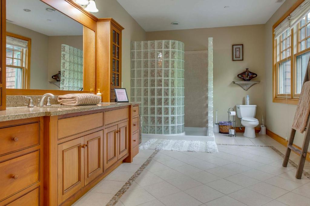 Dock and Theater Room Lakefront Alton Bay Retreat! - Image 8