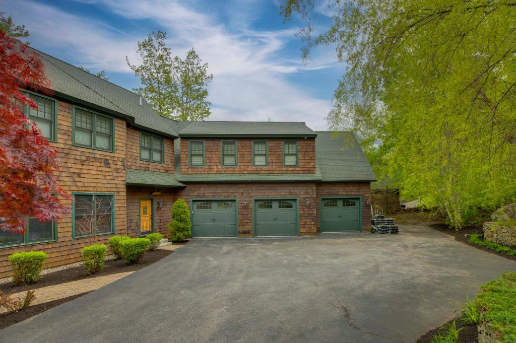 Dock and Theater Room Lakefront Alton Bay Retreat! - Image 6