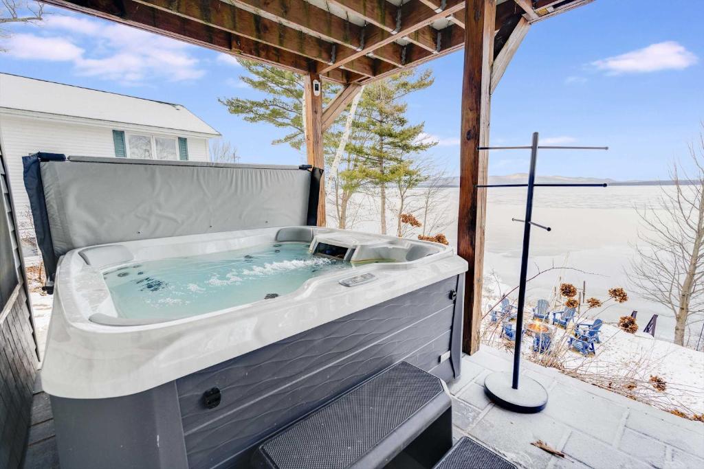 Lake Access Mtn Views Game Room Hot Tub & More
