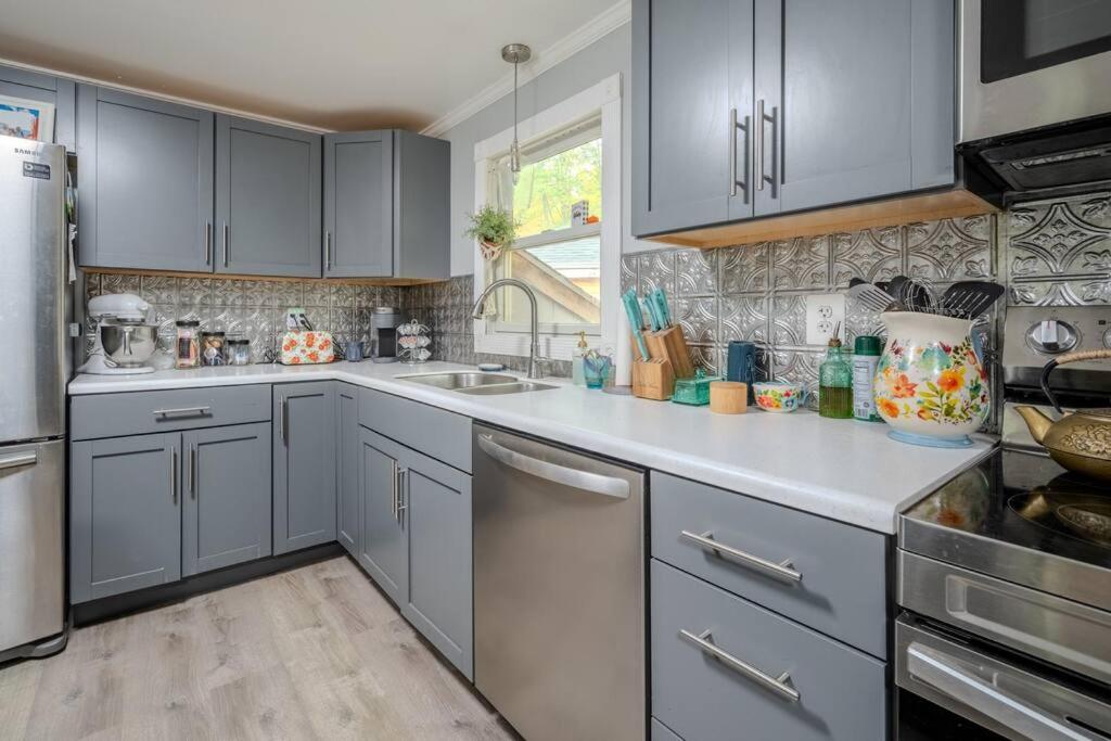 Belmont Lakeside Retreat - Image 4