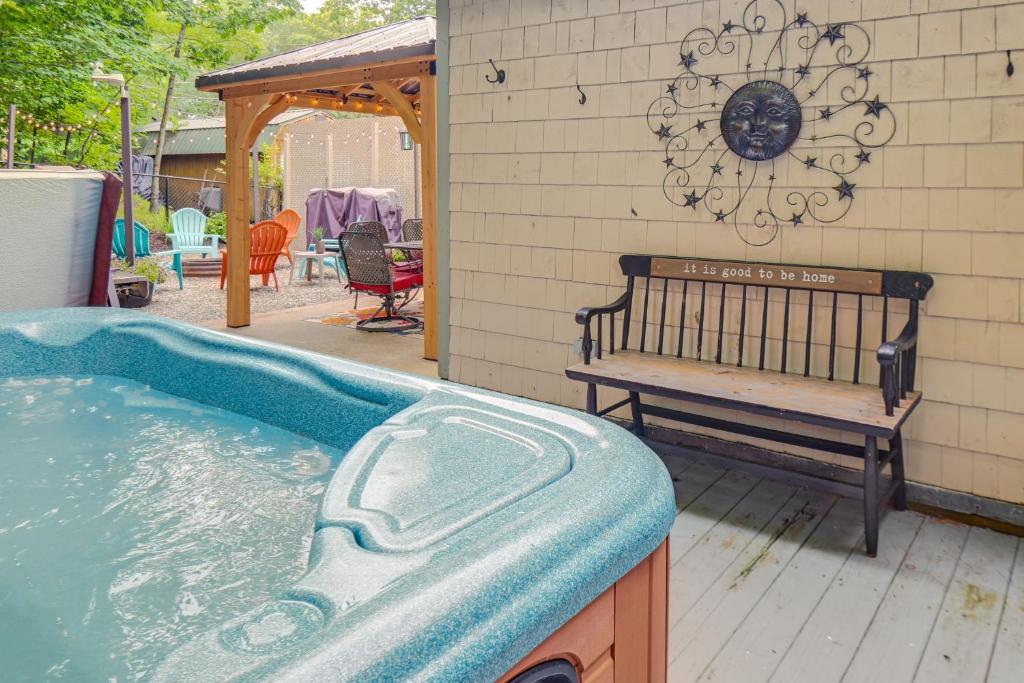 Lake Winnipesaukee Getaway with Private Beach Access