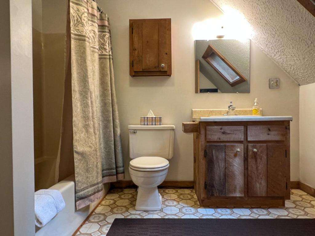 Cozy New Hampshire Retreat Near Attitash Mountain