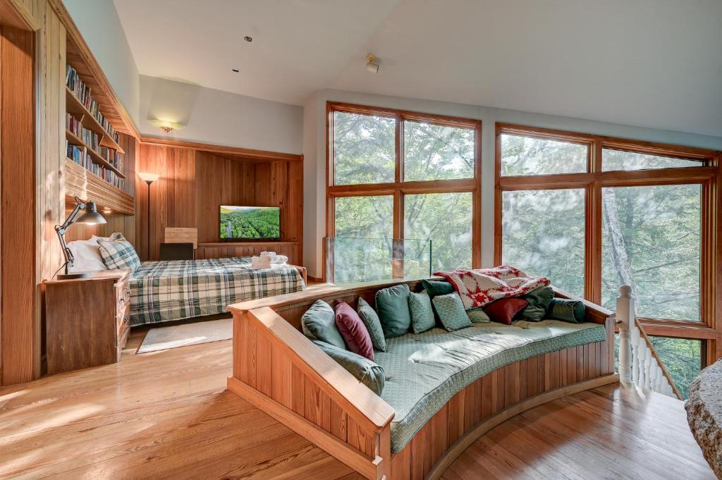 Steps to the Ellis River - Luxe, Hot Tub, Game Room - Image 7