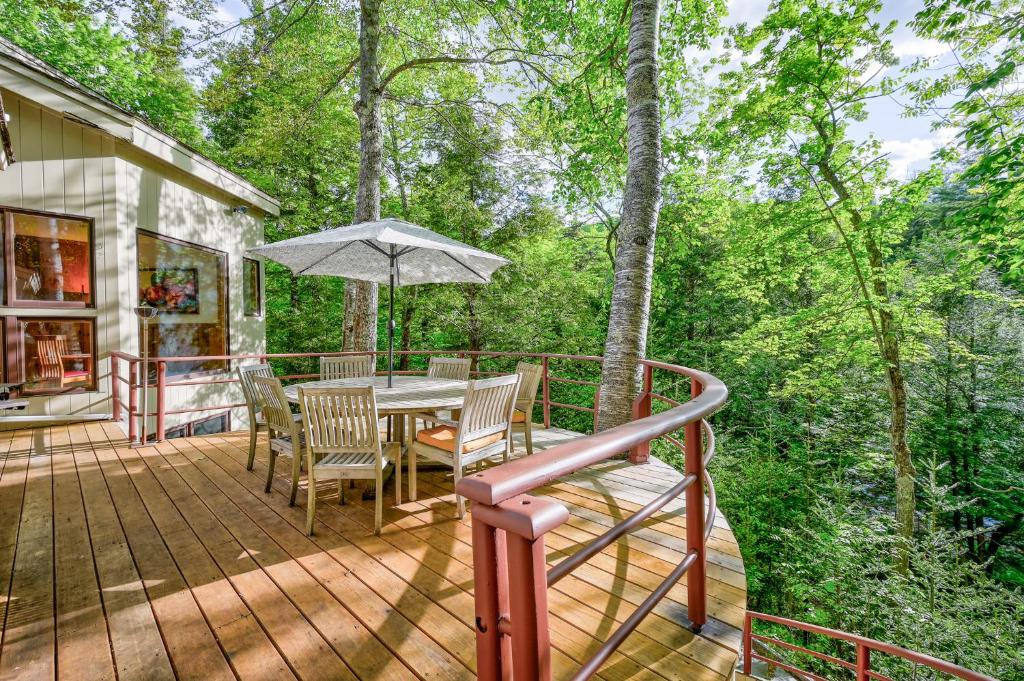 Steps to the Ellis River - Luxe, Hot Tub, Game Room - Image 6