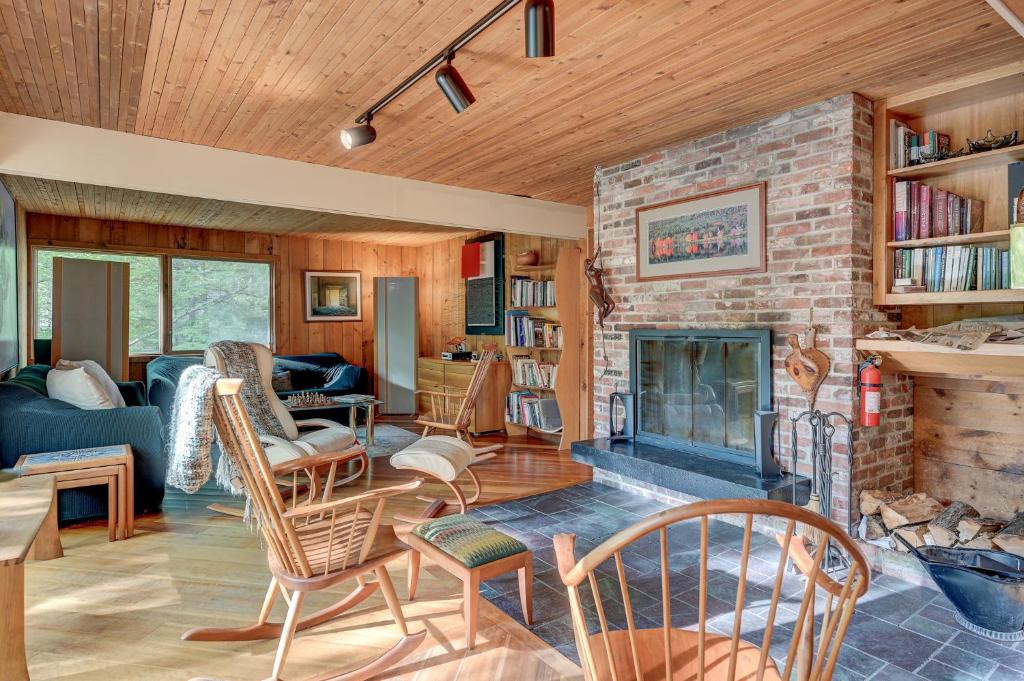 Steps to the Ellis River - Luxe, Hot Tub, Game Room - Image 5