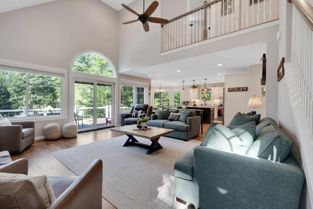 Mitten Pines Cabin Hot Tub Fire Pit - Image 8