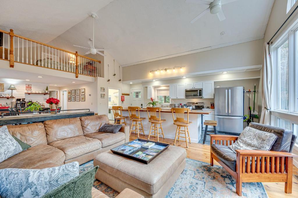 White Mountains Home with Hot Tub - Walk to Town! - Image 4