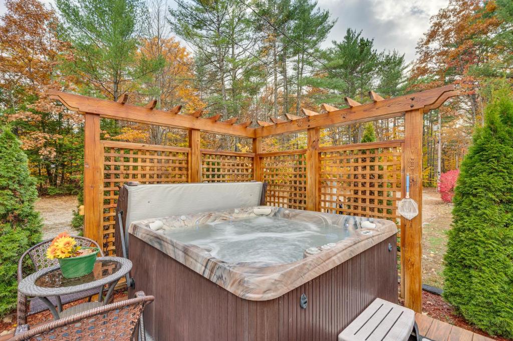 Hot Tub (Jacuzzi) - Photo 2