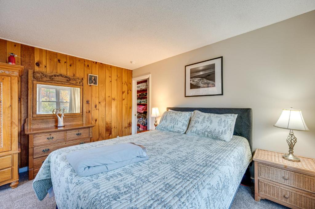 White Mountains Home with Hot Tub - Walk to Town! - Image 7