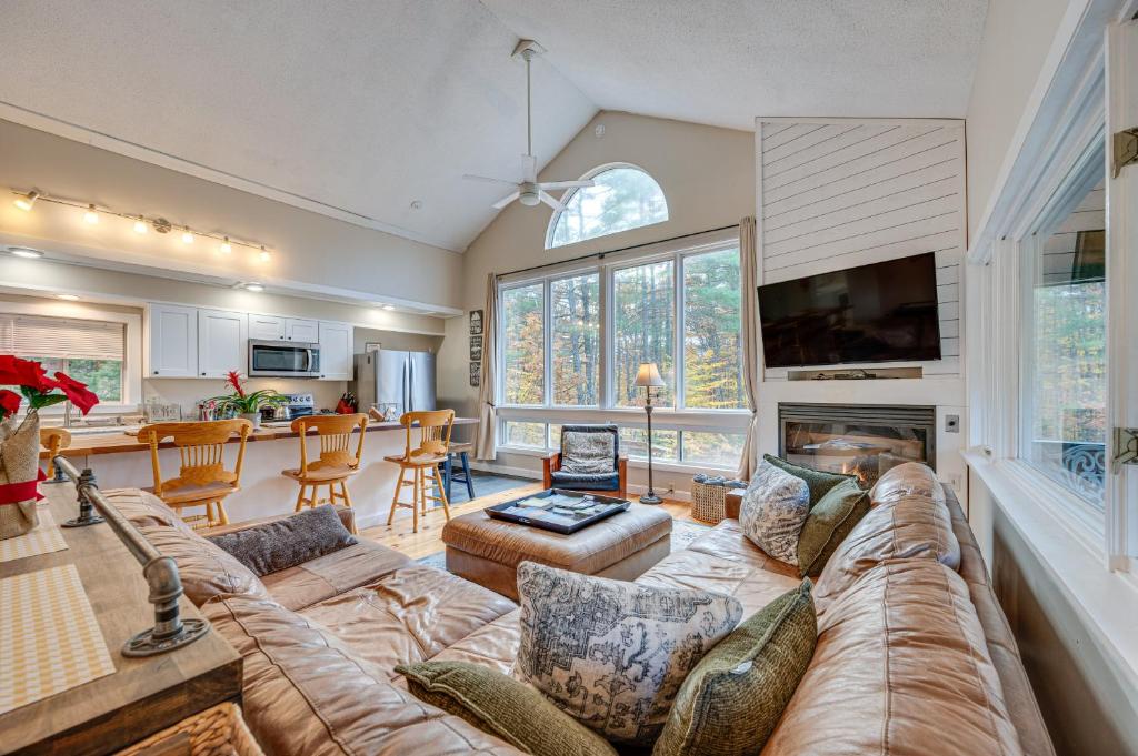 White Mountains Home with Hot Tub - Walk to Town!