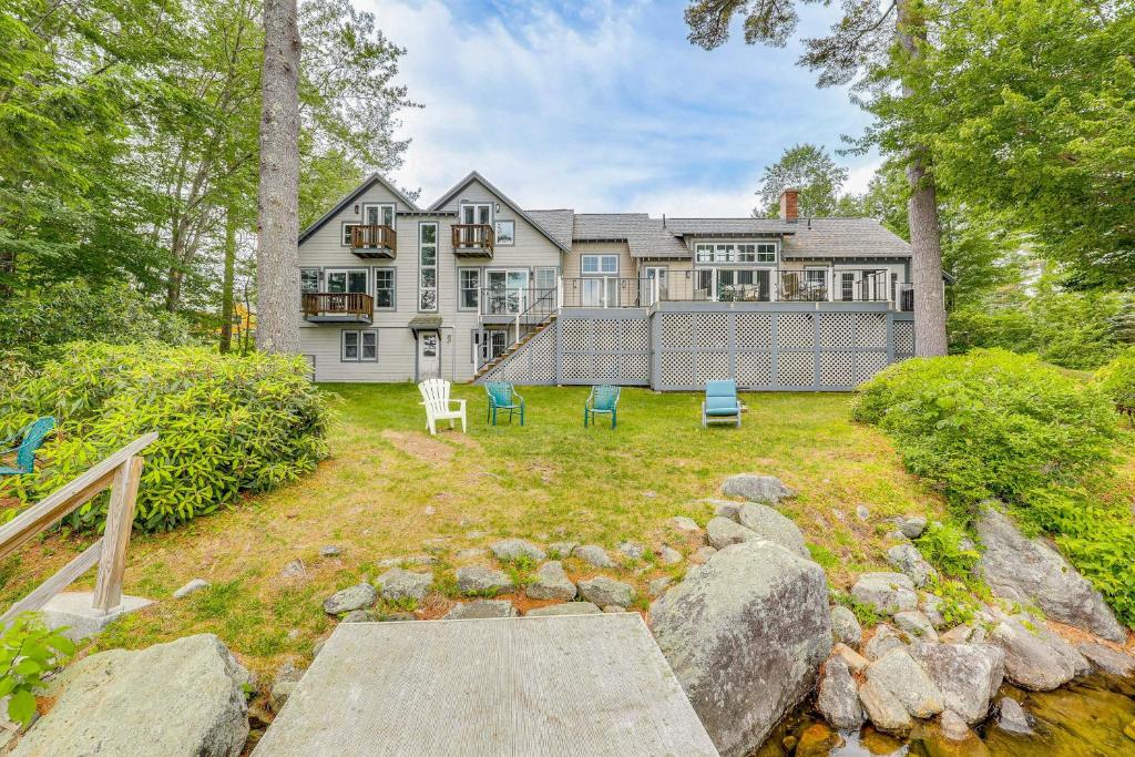 Lakefront New London Retreat with Dock and Hot Tub! - Image 6