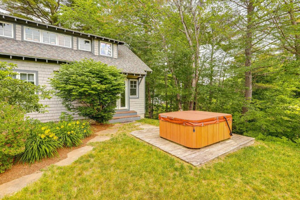 Lakefront New London Retreat with Dock and Hot Tub!