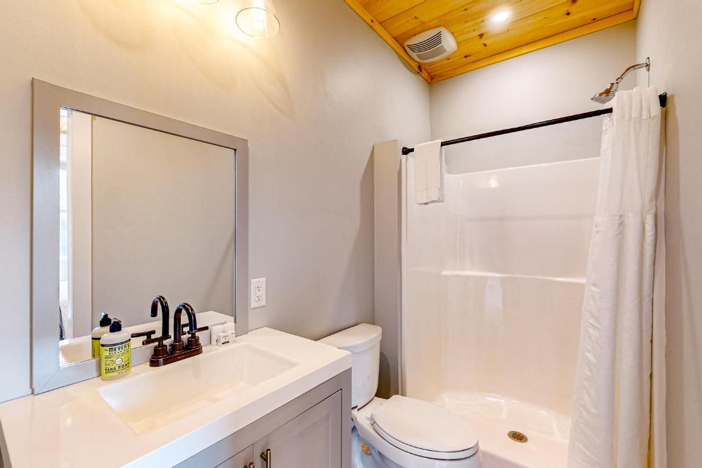 Hot Tub (Jacuzzi) - Photo 3