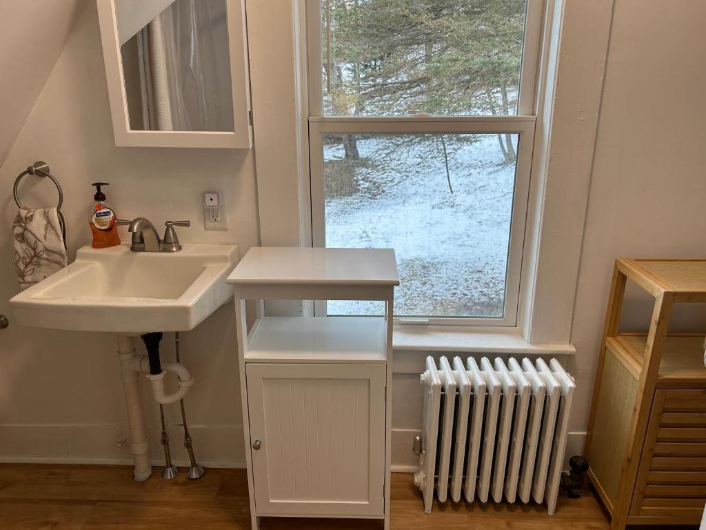 Main Street Retreat in Sunapee - Image 8