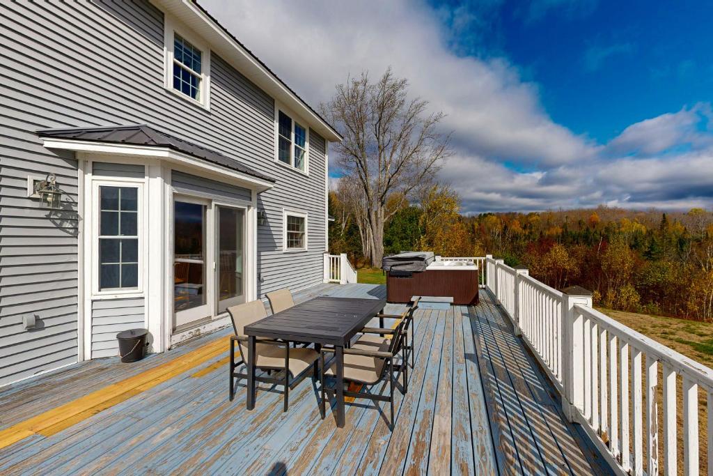 Hot Tub (Jacuzzi) - Photo 2