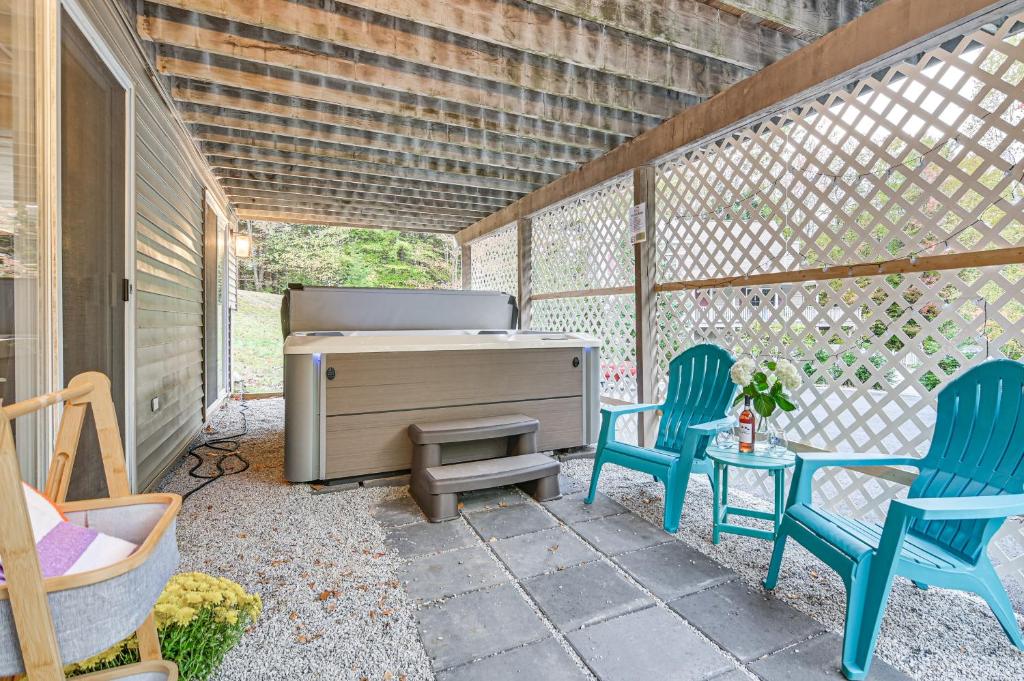 Hot Tub (Jacuzzi) - Photo 3