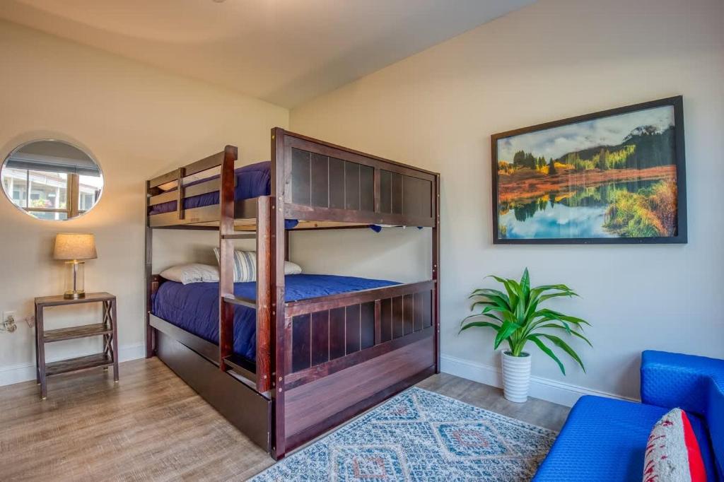 True Upscale Ski In & Out Condo with Pool & Hot Tub - Image 8