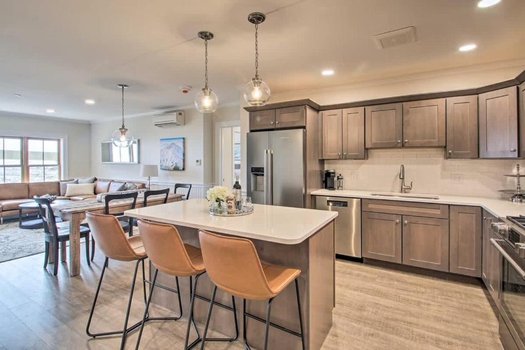 True Upscale Ski In & Out Condo with Pool & Hot Tub - Image 5