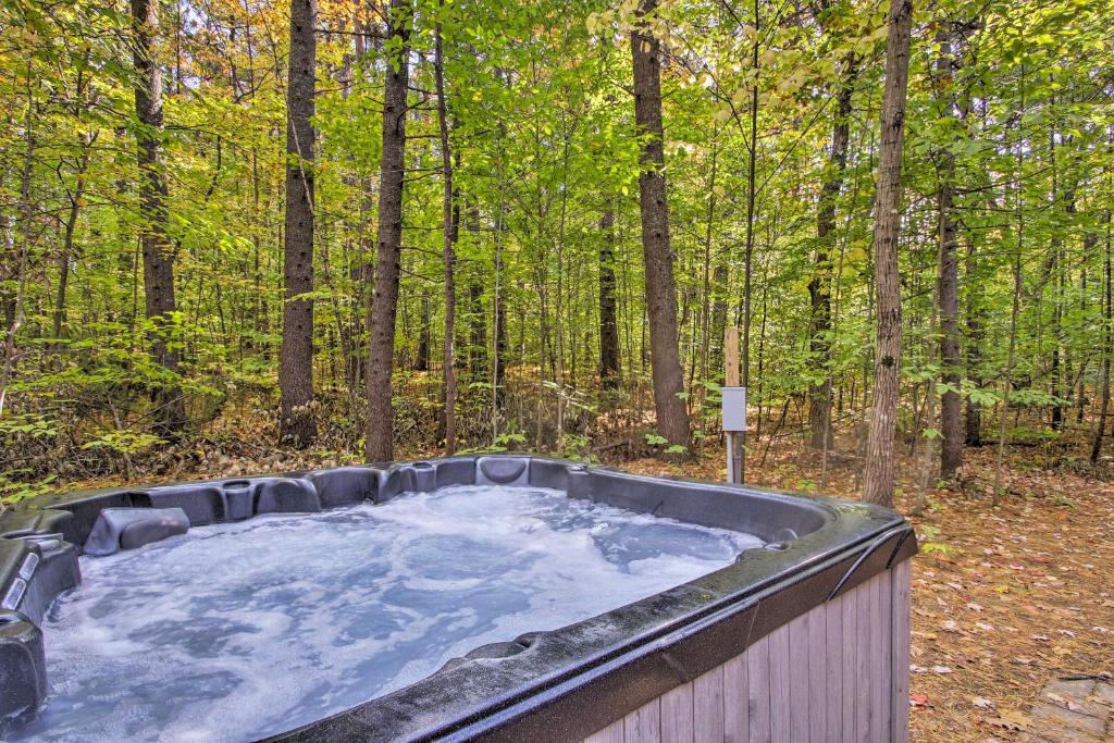 Secluded Conway Home with Theater Room and Hot Tub!