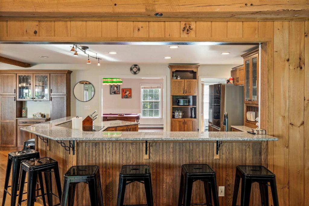 Gilford Getaway - Pool & Hot Tub - Lakes Region - Image 8