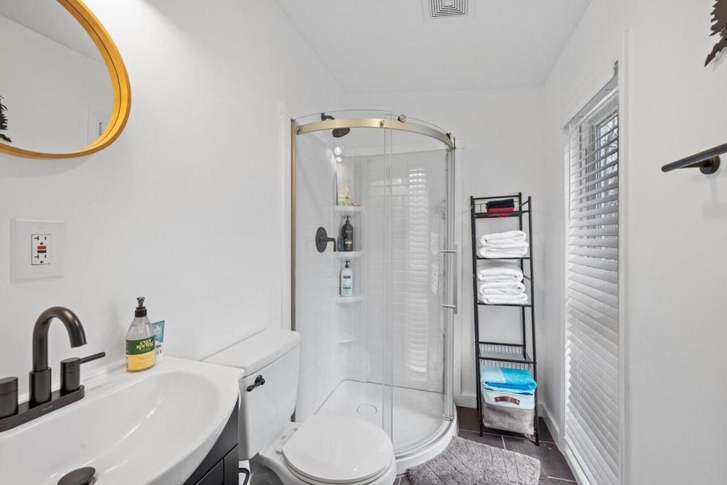 Cozy 3BR Retreat in Downtown Bethlehem - Hot Tub, Trails, Near Ski & Hike - Image 8