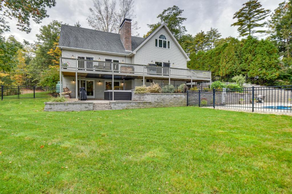 Milton Hidden Gem with Pool, Hot Tub and Fireplace!