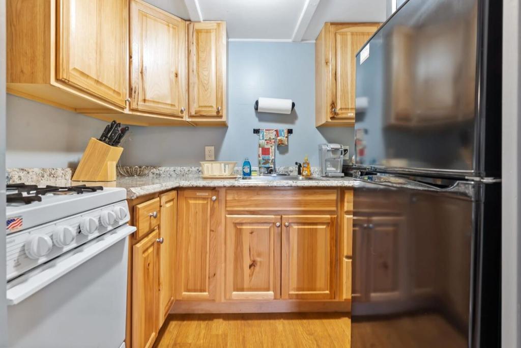 Mount Washington by Day Hot tub by night #2 - Image 7