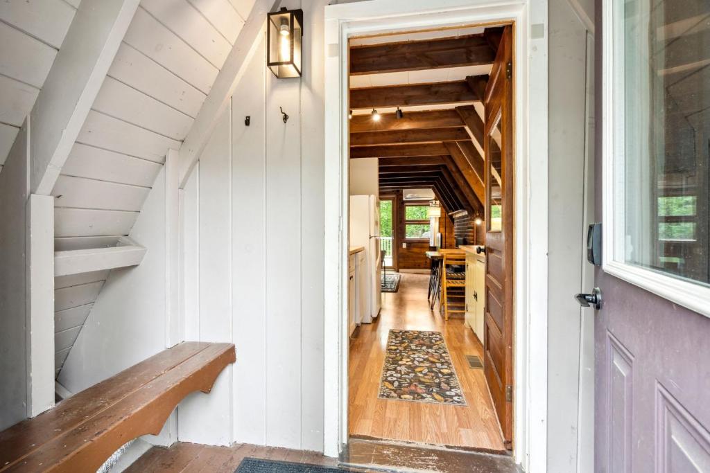 Camp Conway Hot Tub AC New Kitchen Deck - Image 8