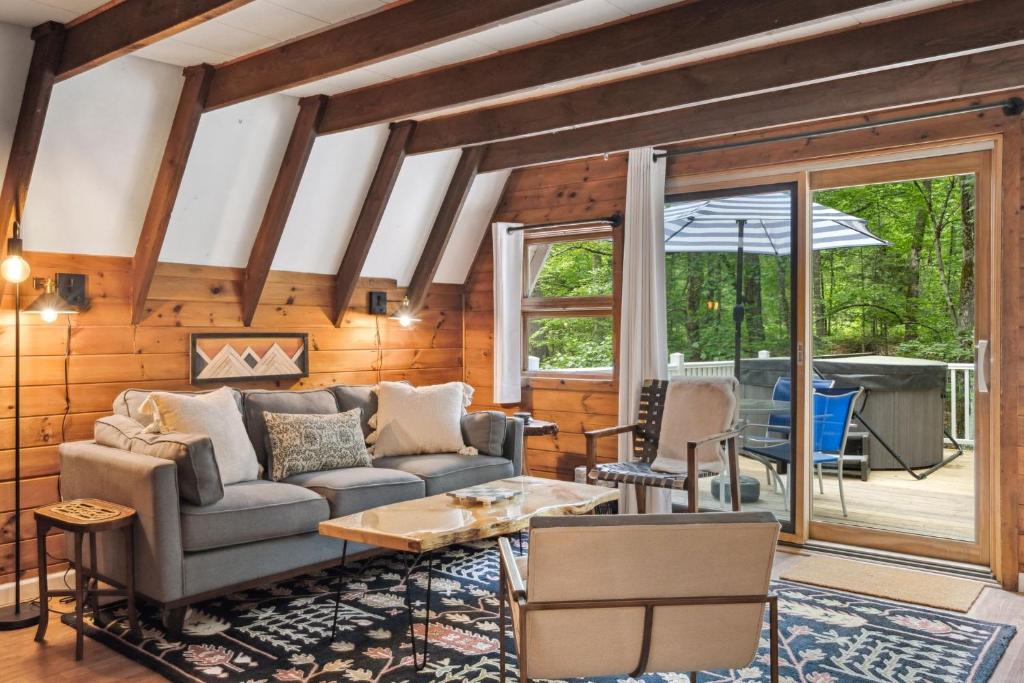 Hot Tub (Jacuzzi) - Photo 2