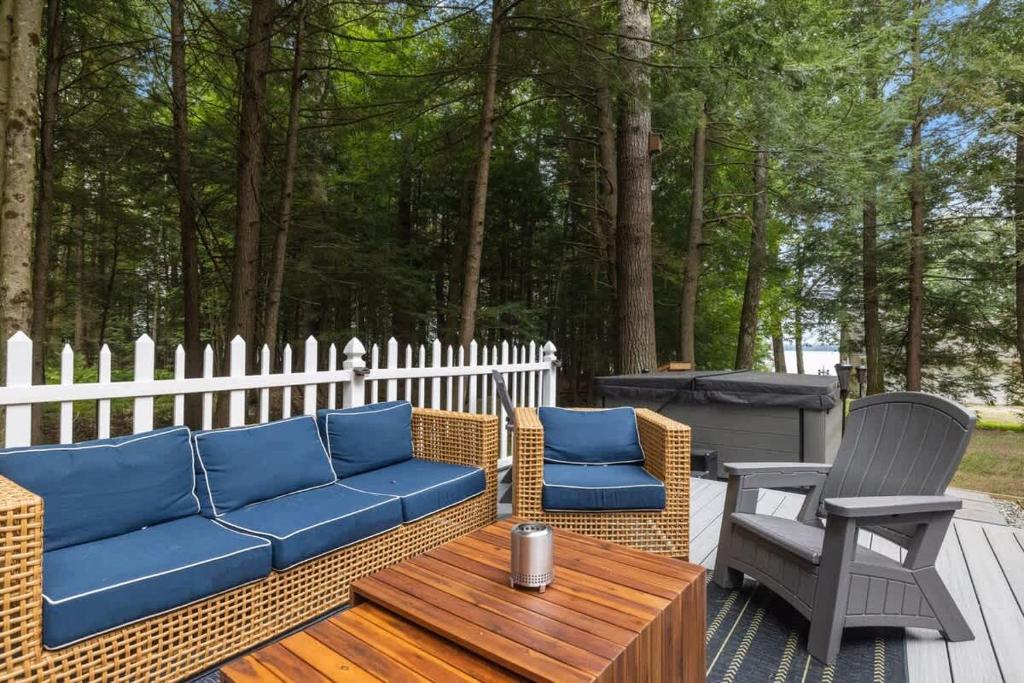 Hot Tub (Jacuzzi) - Photo 2